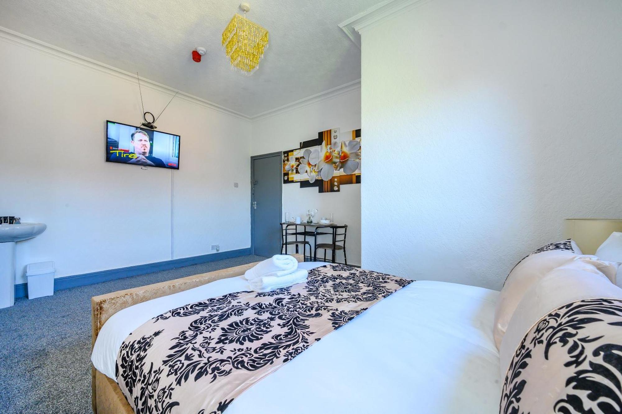 -re7h- For Your Relaxed & Cosy Free Parking * Leeds (West Yorkshire)